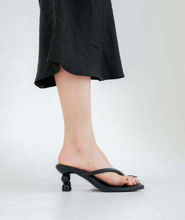 IRIS HEELS (BLACK)