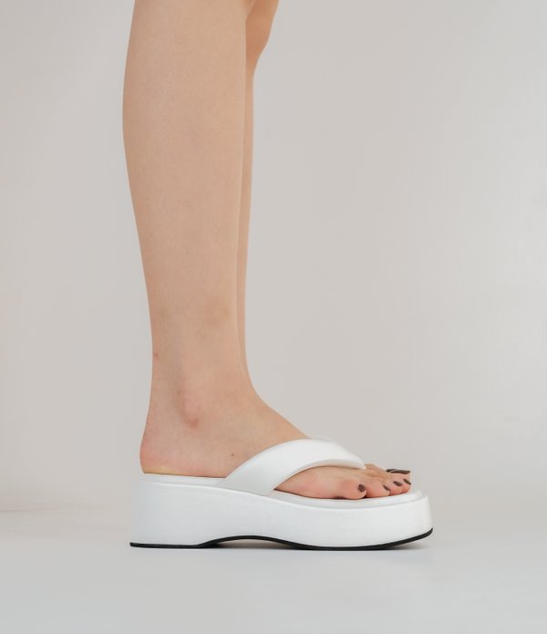 CLARICE PLATFORM SANDALS (WHITE)