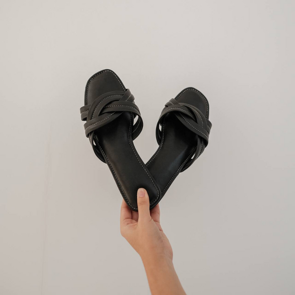 LOLA SANDALS (BLACK)