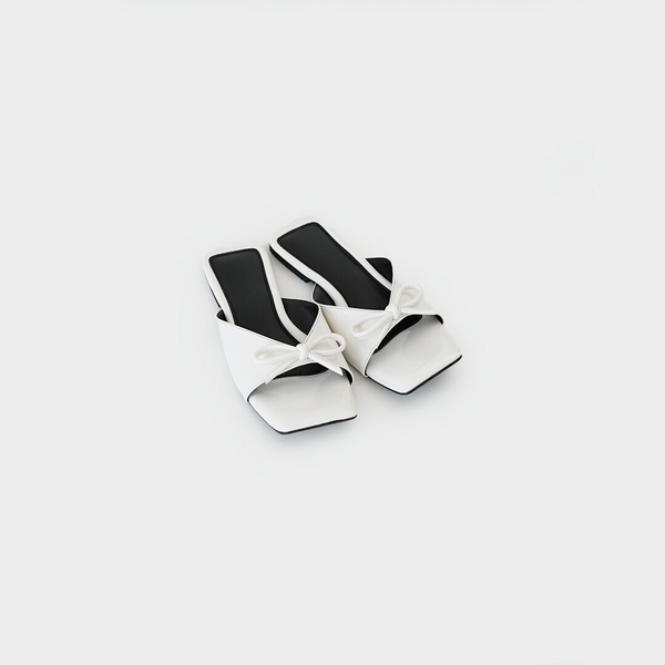 FIYA SANDALS (WHITE) 