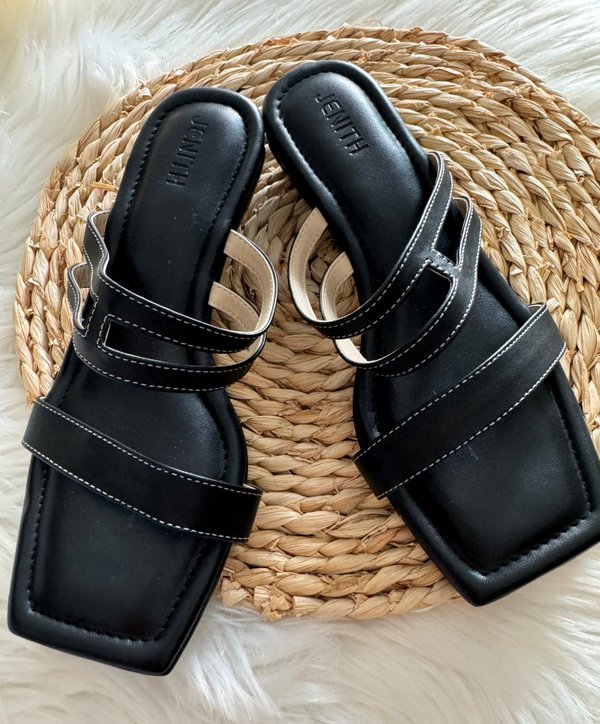 [SAMPLE SALE] MAINE LOW HEEL SANDALS (BLACK) - SIZE 36