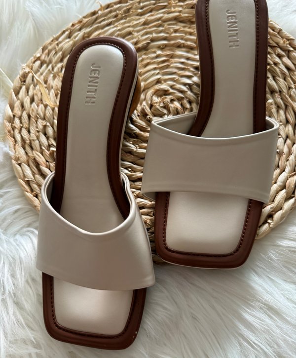 [SAMPLE] LOVIA WOODEN CLOG HEELS (BEIGE) - SIZE 36 