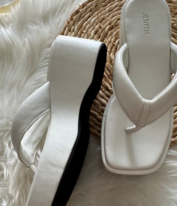 [SAMPLE SALE] CLARICE PLATFORM SANDALS (WHITE) - SIZE 36 