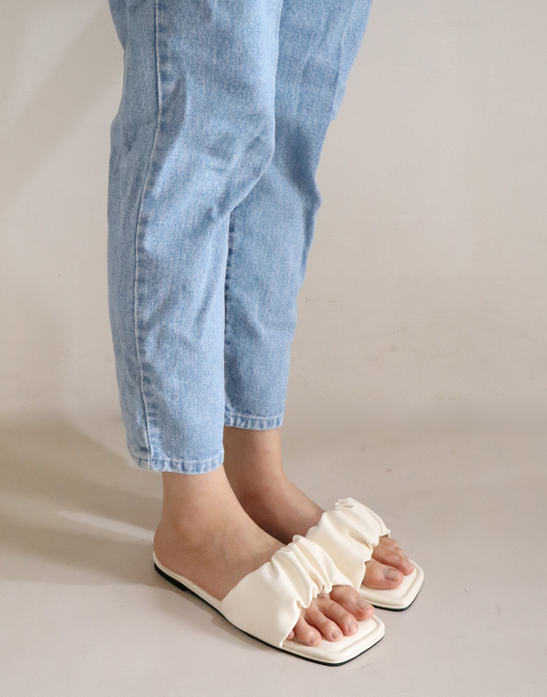 BECKHAM SANDALS (IVORY)