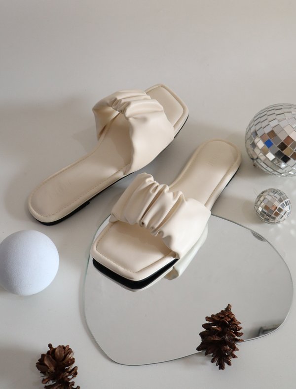 BECKHAM SANDALS (IVORY)