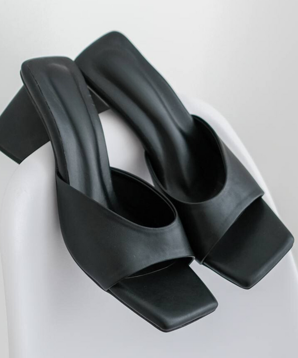 QUINN HEELS (BLACK)