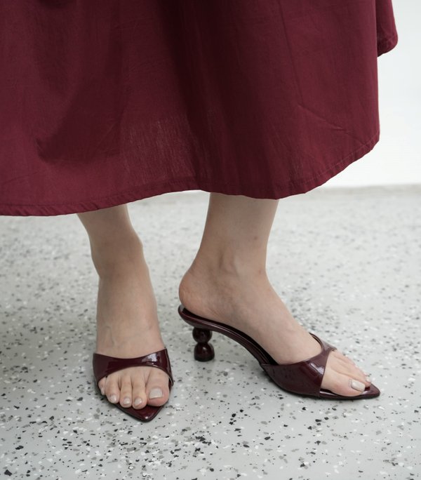 MERLYN PEBBLE HEELS (MAROON)