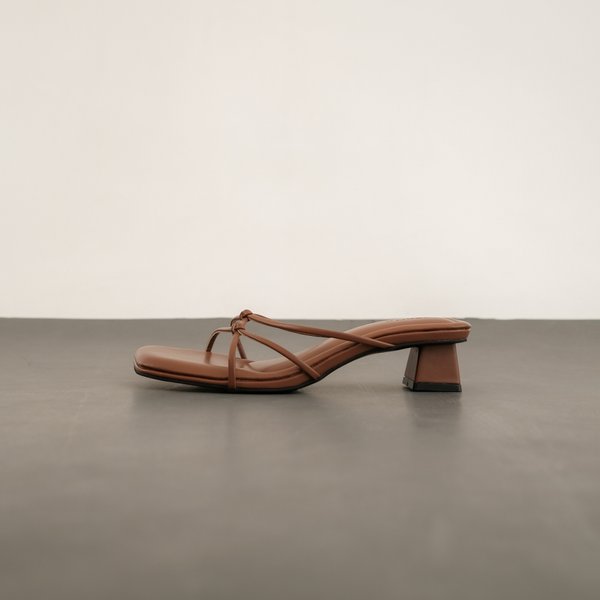 [SALE DEAL] DENISE BRIADS LOW HEEL SANDALS (BROWN)