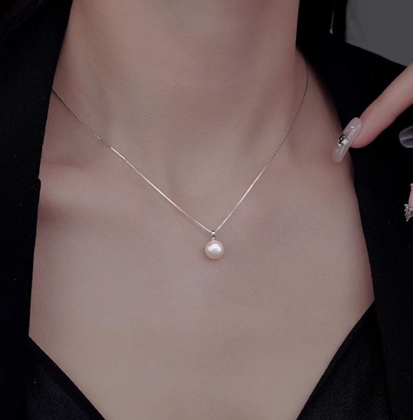 ELI PEARL NECKLACE