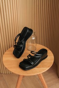 REYNA PLATFORM SANDALS (CLASSIC BLACK)