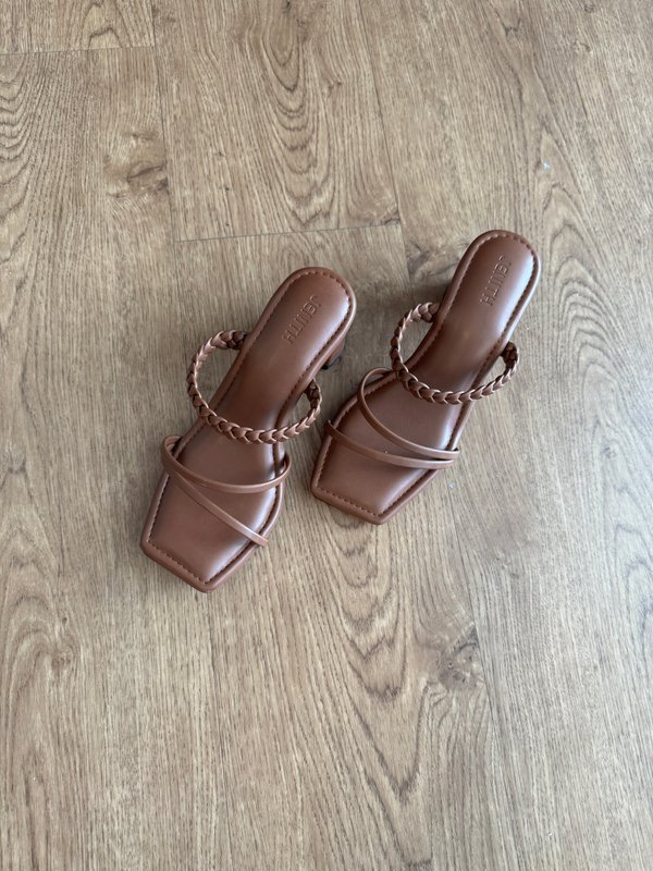 ROSELLE BLOCK HEELS (BROWN)
