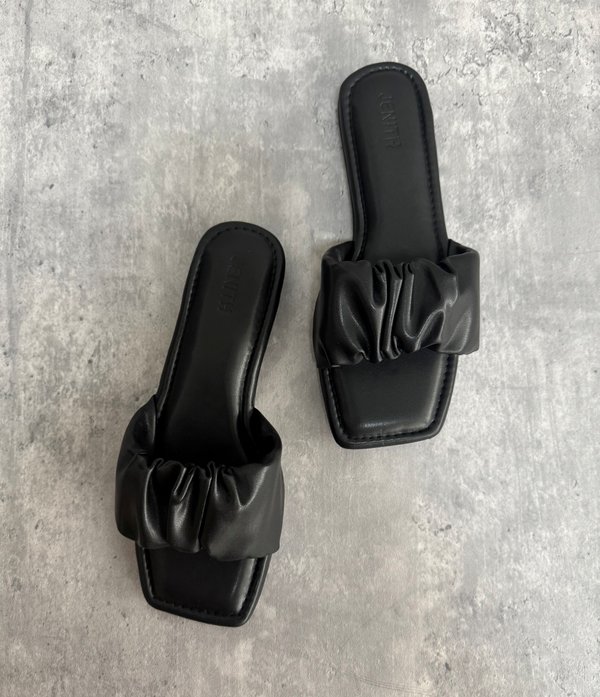 BECKHAM SANDALS (BLACK)
