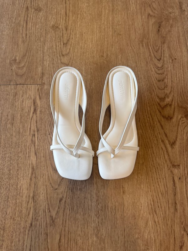 EMERY LOW HEEL SANDALS (BROKEN WHITE)
