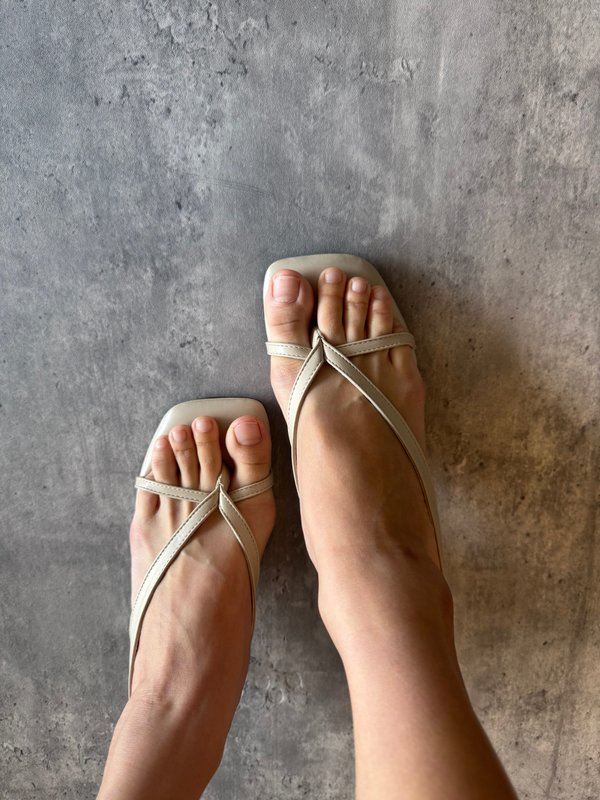 EMERY LOW HEEL SANDALS (BONE)