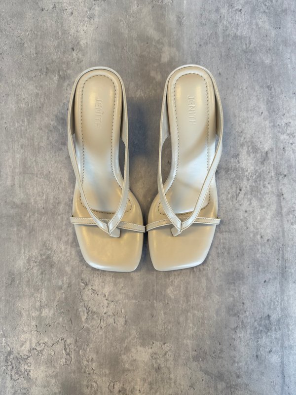 EMERY LOW HEEL SANDALS (BONE)