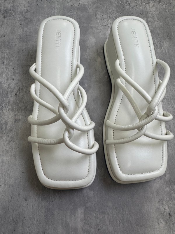 LAUREL PLATFORM SANDALS (WHITE)