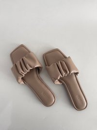 BECKHAM SANDALS (ETOUPE)