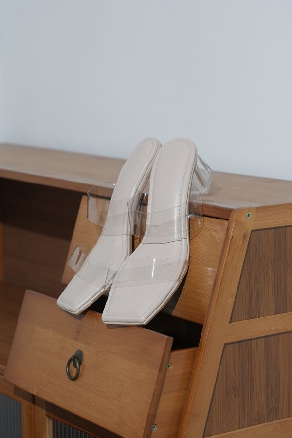 [DEFECT SALE] CALLA TRANSPARENT STRAP HEELS (CREAM)- S39