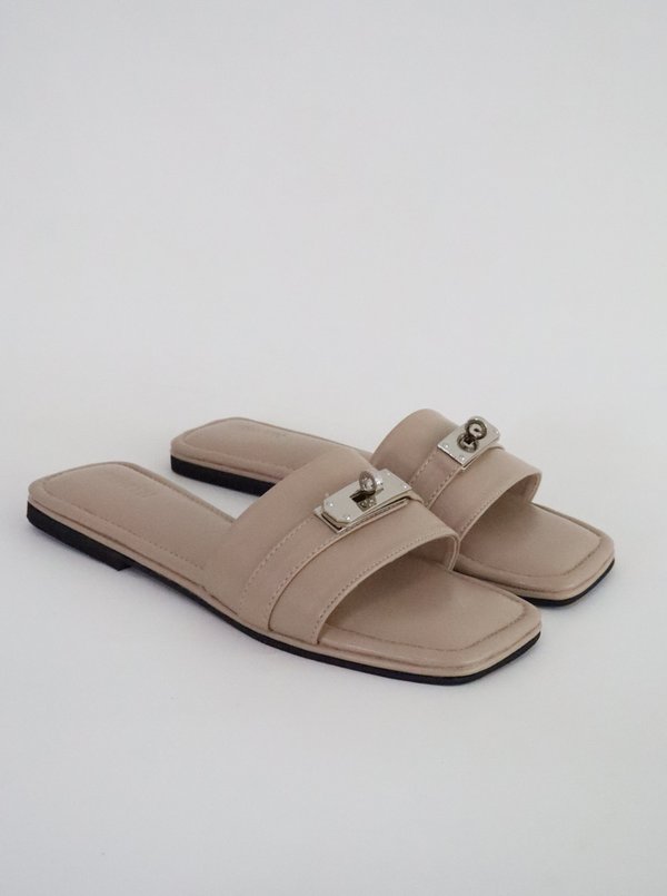 SHERMAINE SANDALS (ETOUPE)