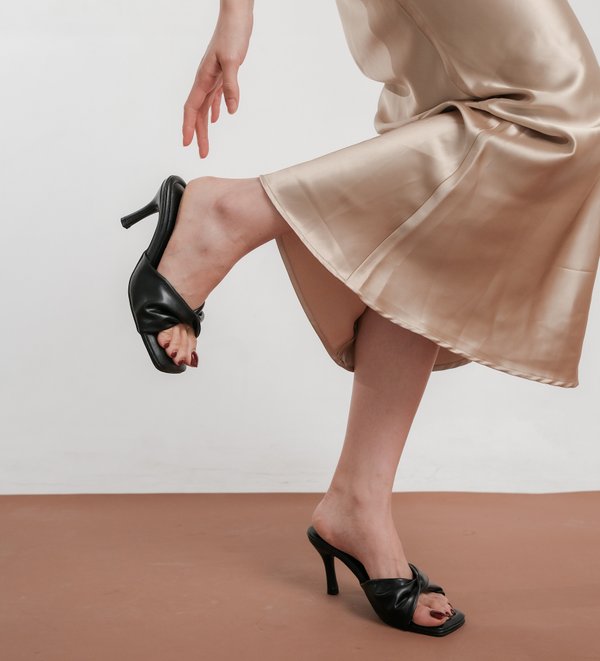 LEXI KITTEN HEELS (BLACK)