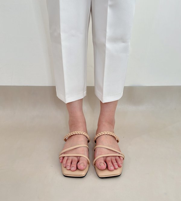 REEKO SANDALS (NUDE)