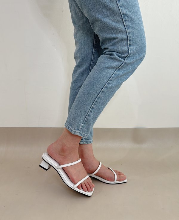 PATSY LOW HEEL SANDALS (WHITE)