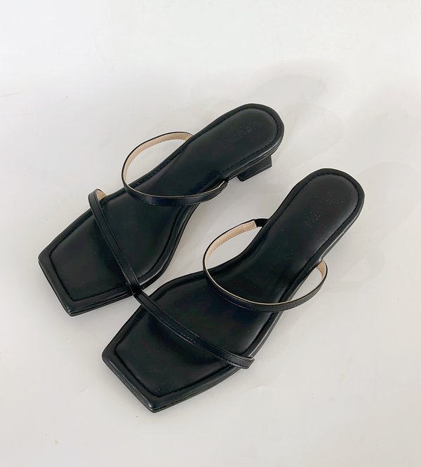 PATSY LOW HEEL SANDALS (BLACK)