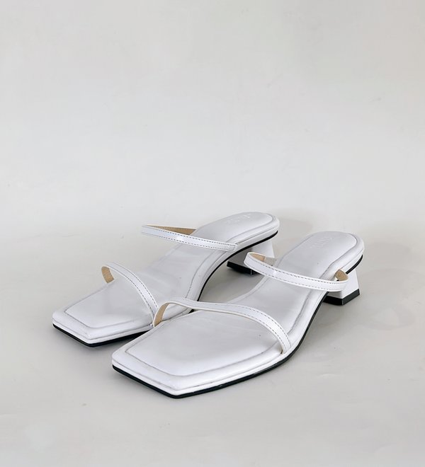 PATSY LOW HEEL SANDALS (WHITE)