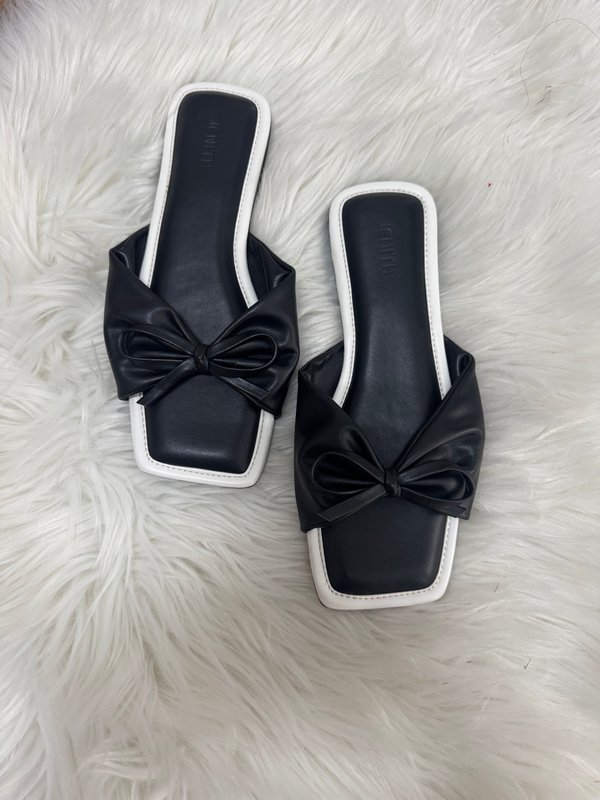 [SAMPLE SALE] BLACK/WHITE SANDALS - SIZE 36