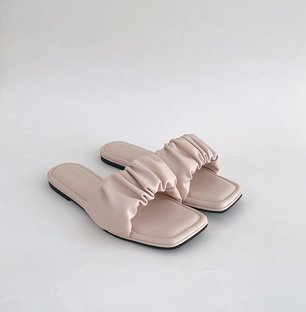 BECKHAM SANDALS (BABY PINK)