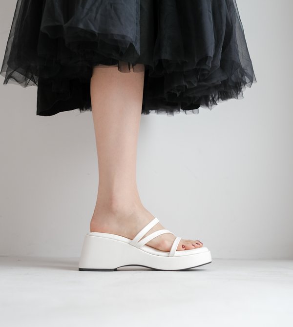 GWENDY PLATFORM SANDALS (WHITE)