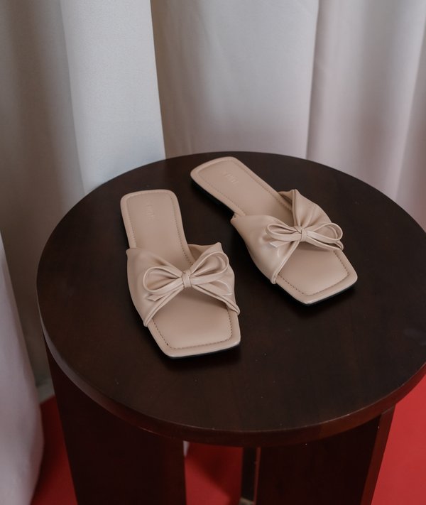 BORA SANDALS (NUDE)