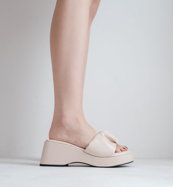 COSETTE PLATFORM SANDALS (BABY PINK)