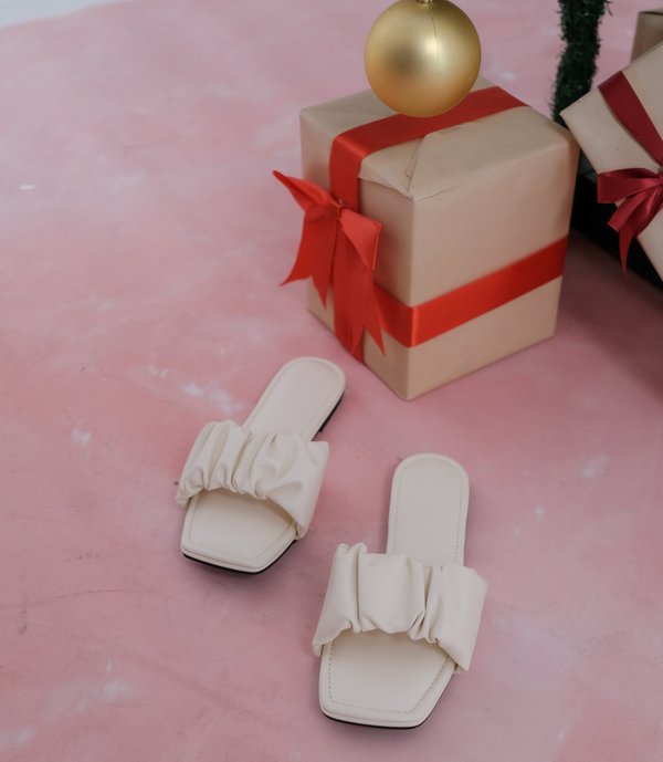 BECKHAM SANDALS (IVORY)