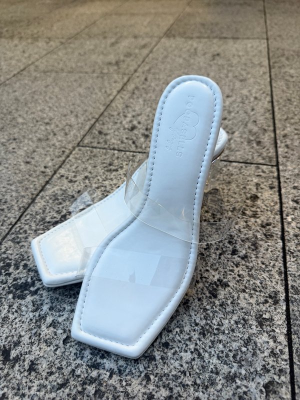 POOPASELLS EXCLUSIVE: BELLE TRANSPARENT HEELS (7CM)- WHITE