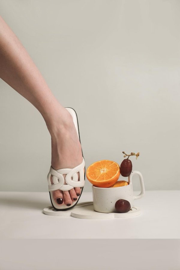 RIKA SANDALS (WHITE)