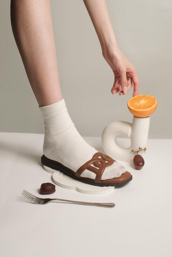 RIKA SANDALS (BROWN)