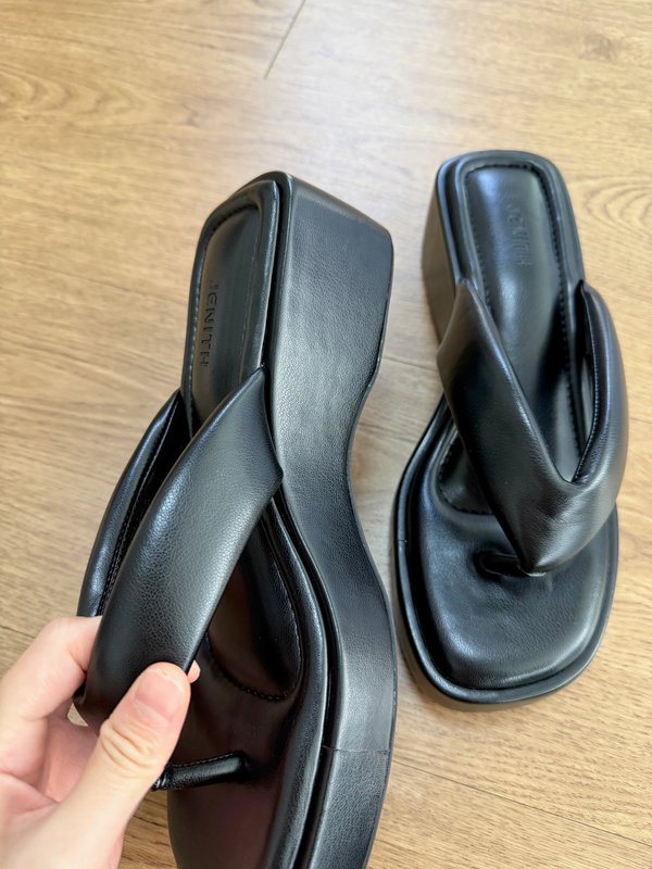 V2 CLARICE PLATFORM SANDALS (BLACK)