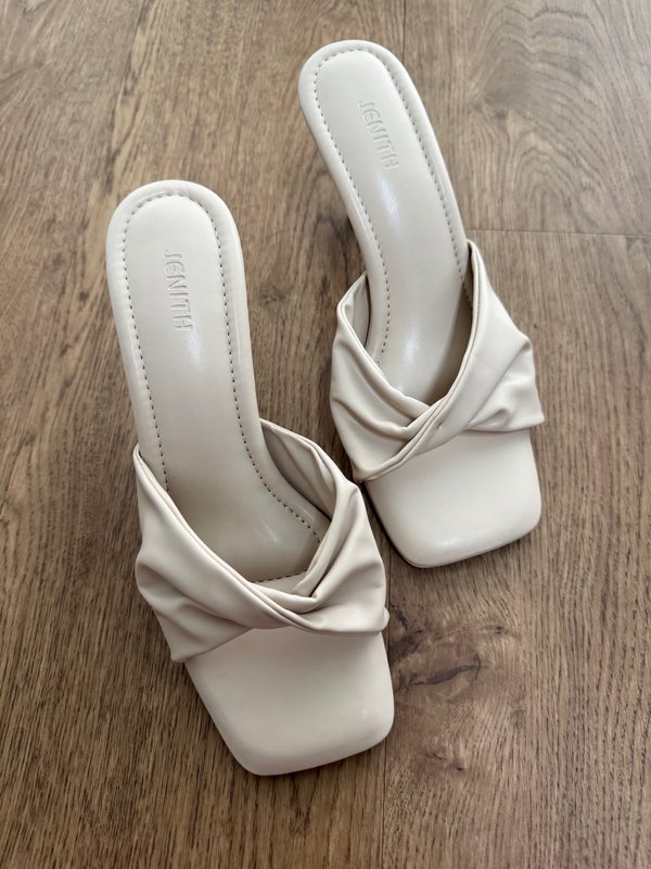 LEXI KITTEN HEELS (OAT)