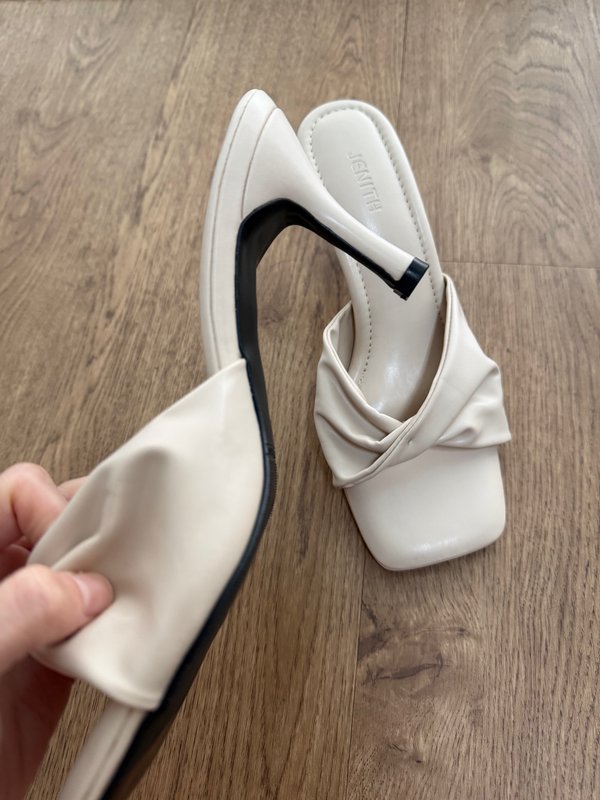 LEXI KITTEN HEELS (OAT)