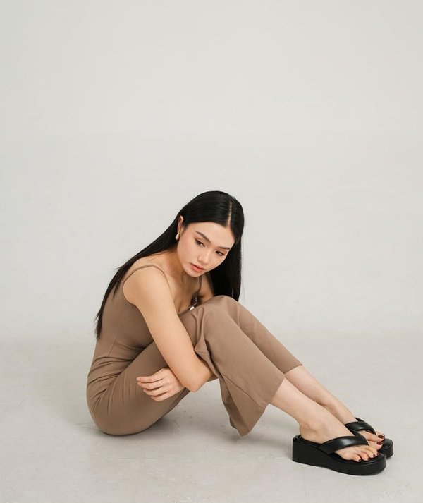 V2 CLARICE PLATFORM SANDALS (BLACK)