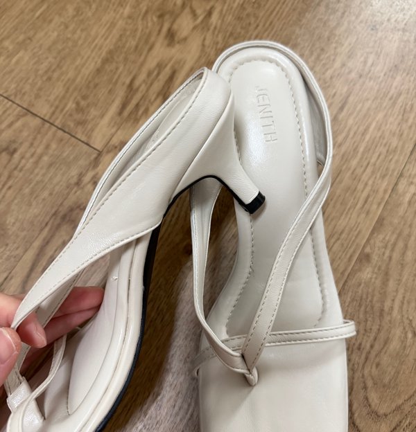 V2: EMERY LOW HEEL SANDALS (OAT)