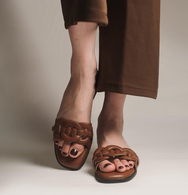 RIKA SANDALS (BROWN)