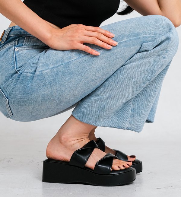 LYLA PLATFORM SANDALS (BLACK)