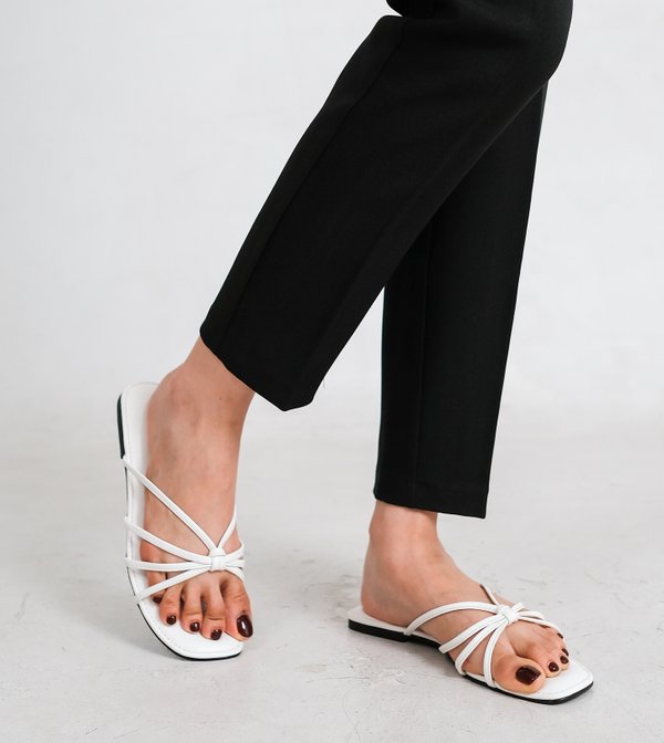 RICHELLE SANDALS (WHITE)- SIZE UP