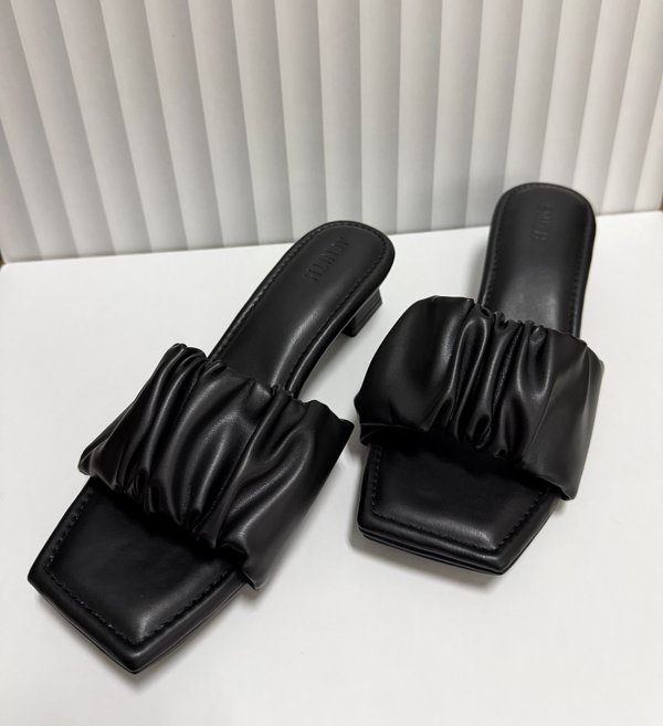 BELLA LOW HEEL SANDALS (BLACK)