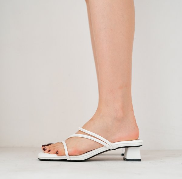 LYCHEE LOW HEEL SANDALS (WHITE)