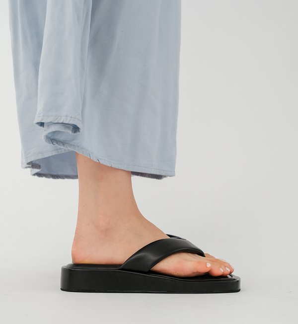 KARINA PLATFORM SANDALS (BLACK)