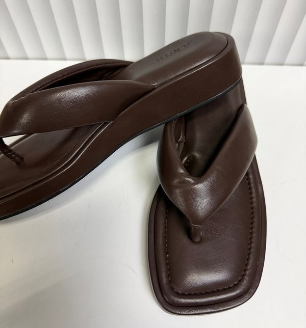 KARINA PLATFORM SANDALS (ESPRESSO)