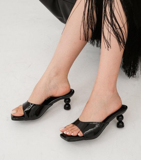 TRICIA PEBBLE HEELS (BLACK)